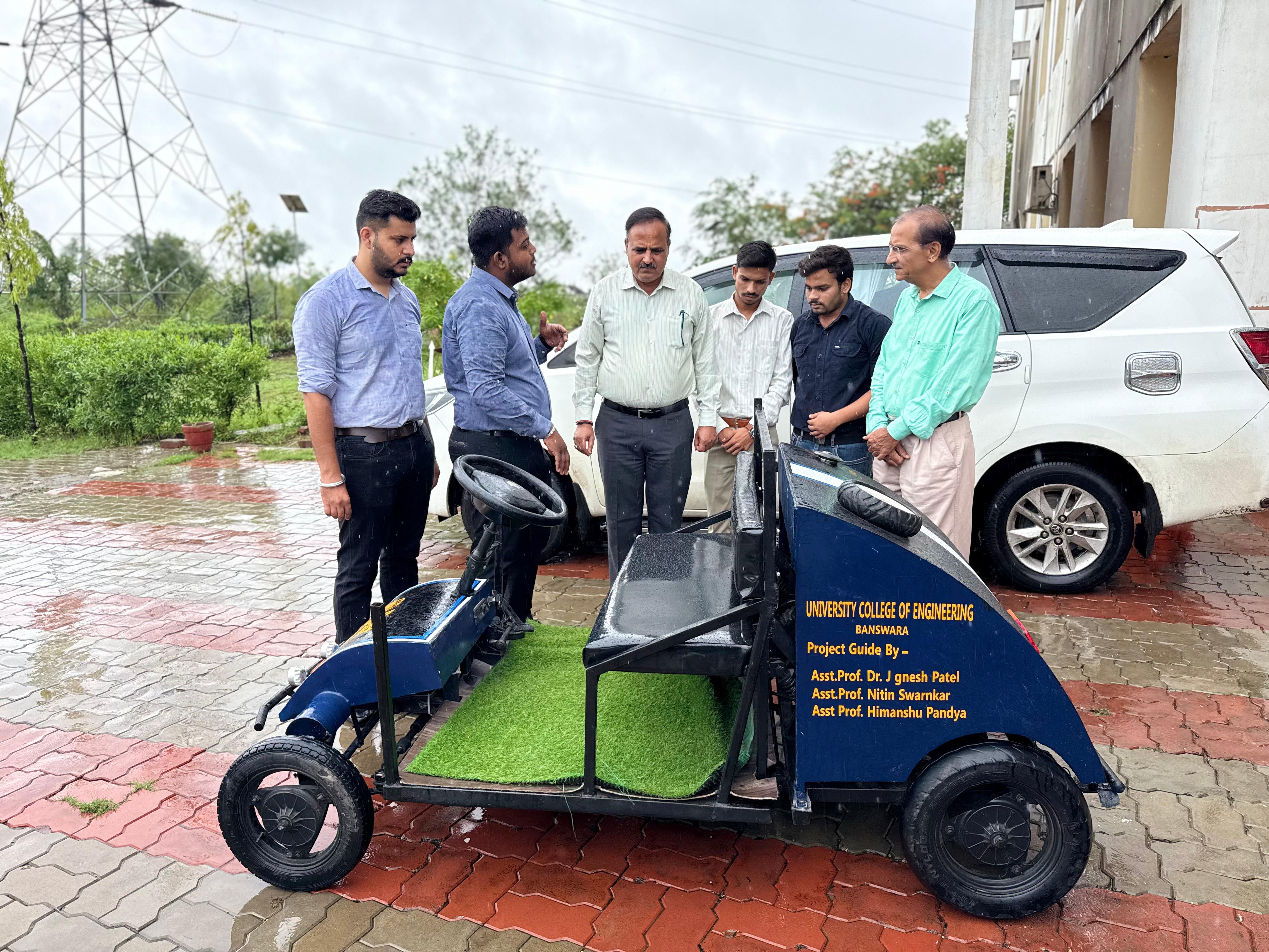Our Hon’ble Vice Chancellor with Students of Mechanical Branch and  Vehicle Manufacturing by Students of University Engineering College (GGTU)