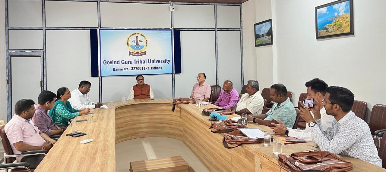 Our Hon’ble Vice Chancellor, Officers and Repoter of Print / Electronic Media @ Workshop on Hindi Patrakarita Divas